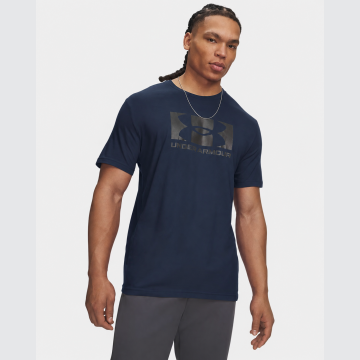 UA M CENTER BOXED LOGO SS